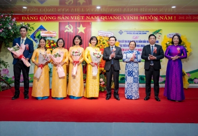 TRƯỜNG TIỂU HỌC NÚI THÀNH TỔ CHỨC LỄ ĐÓN NHẬN CỜ THI ĐUA ĐƠN VỊ DẪN ĐẦU KHỐI THI ĐUA BẬC TIỂU HỌC NĂM HỌC 2024-2025 VÀ KỶ NIỆM 43 NĂM NGÀY NHÀ GIÁO VIỆT NAM