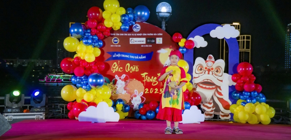 Sôi động đêm hội “sắc màu trung thu 2025” tại phố đi bộ bạch đằng