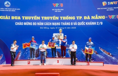 Đội đua thuyền nữ phường hòa cường giành cúp vô địch tại giải đua thuyền truyền thống thành phố đà nẵng – vtv8 năm 2025