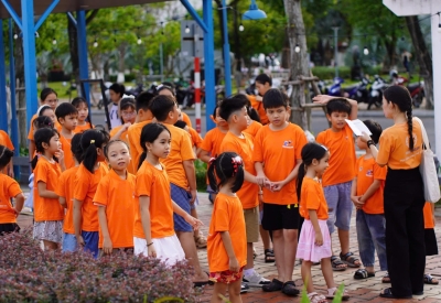 Trải nghiệm làm đèn lồng Trung thu cùng các bạn nhỏ tại Phố đi bộ Bạch Đằng Đà Nẵng
